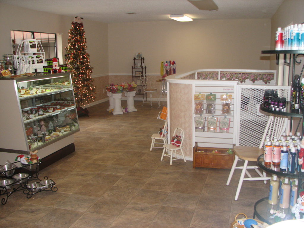 We offer a retail selection, of pet toys, grooming supplies, specialty items, and shampoo lines!