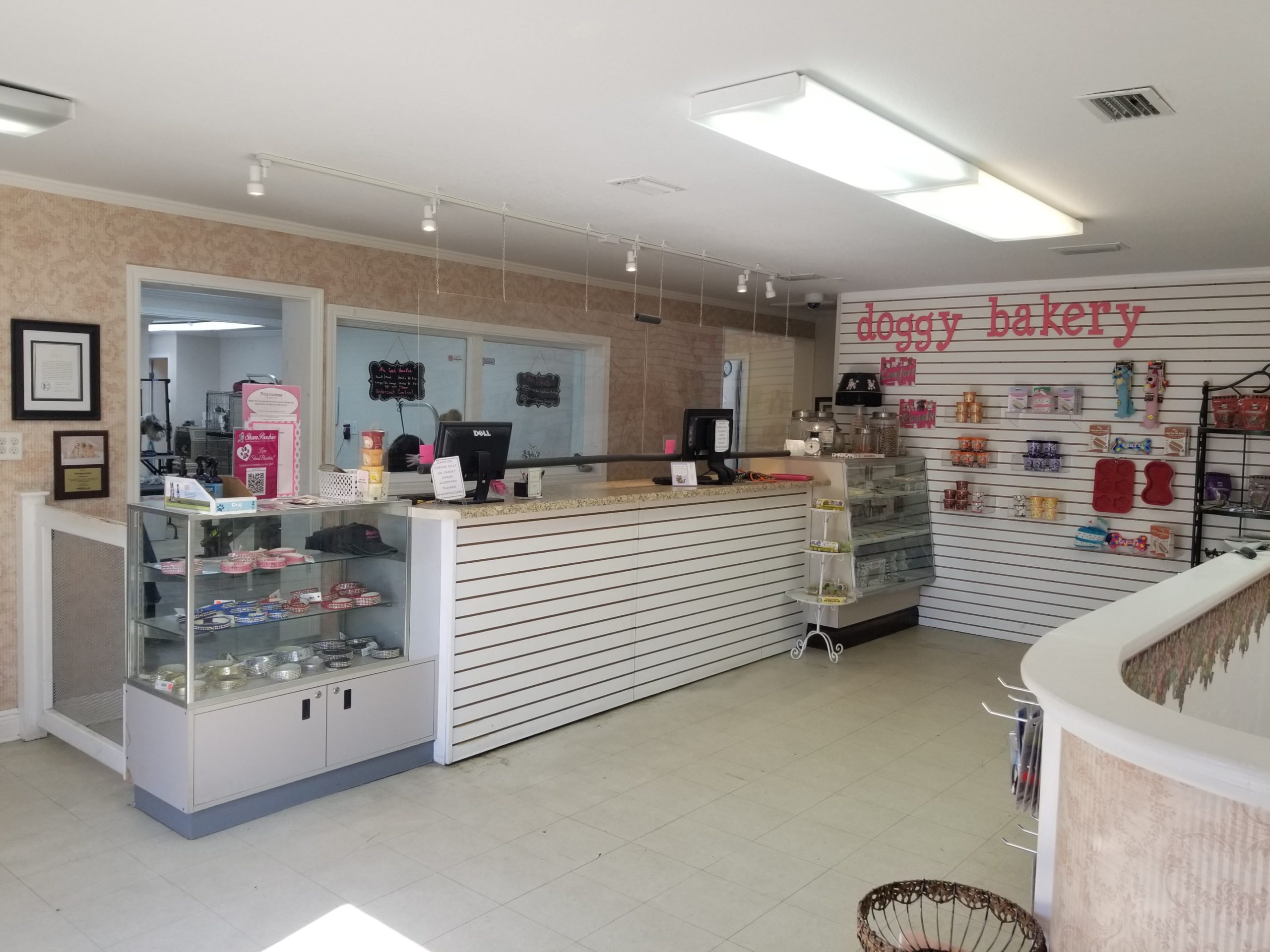 shampoochies-pensacola-pet-salon-bakery-boutique